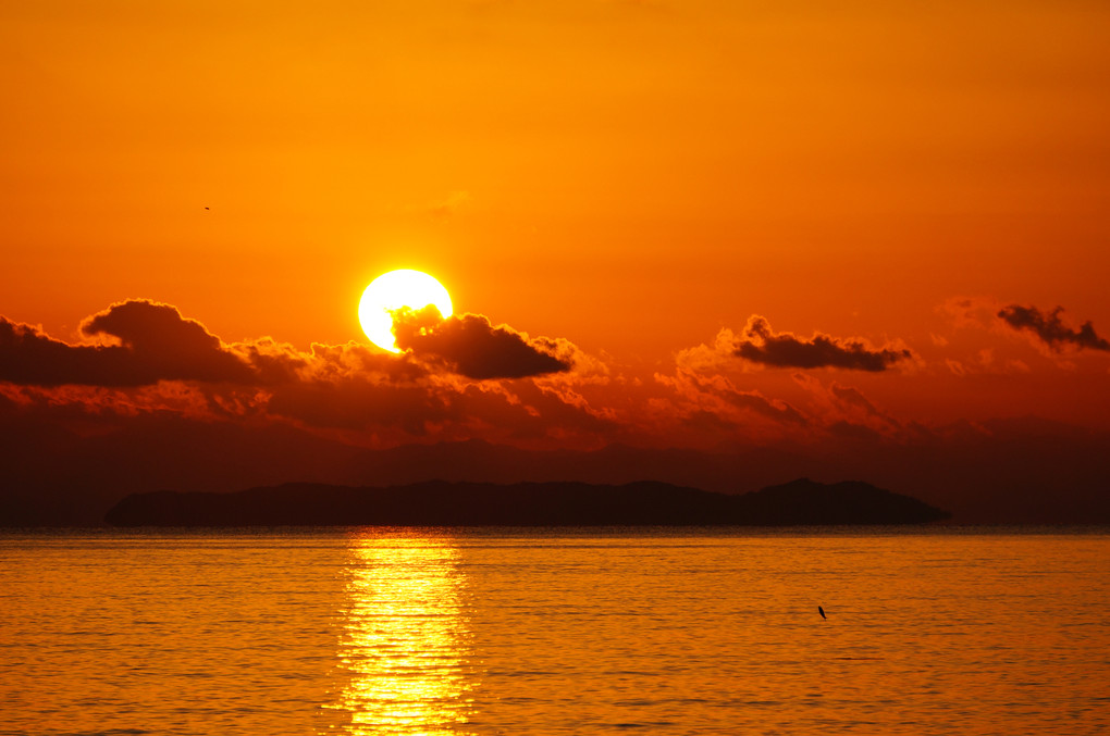 沼島と夕陽