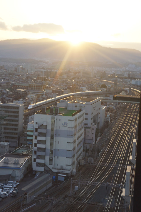 夕日と新幹線。