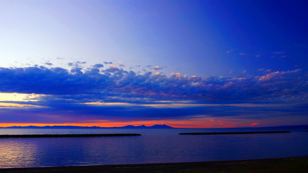 陸奥湾の夕景・・梅雨入り