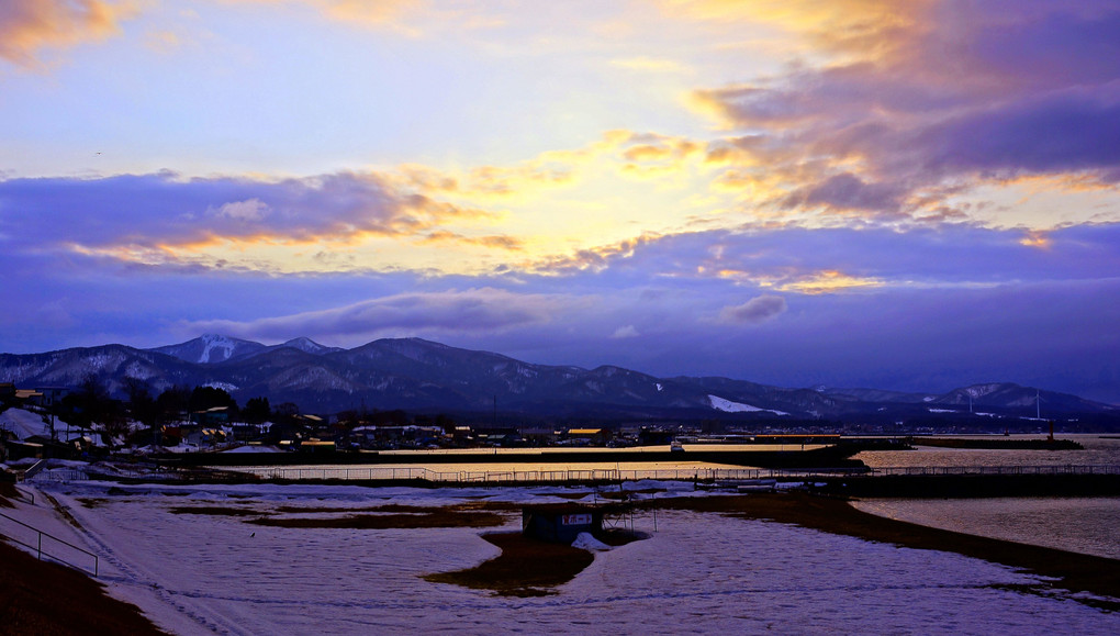 陸奥湾の夕景・早春