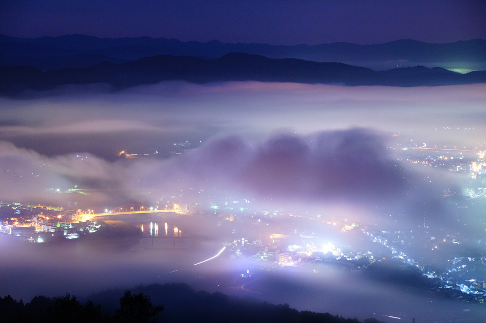 夜霧の街