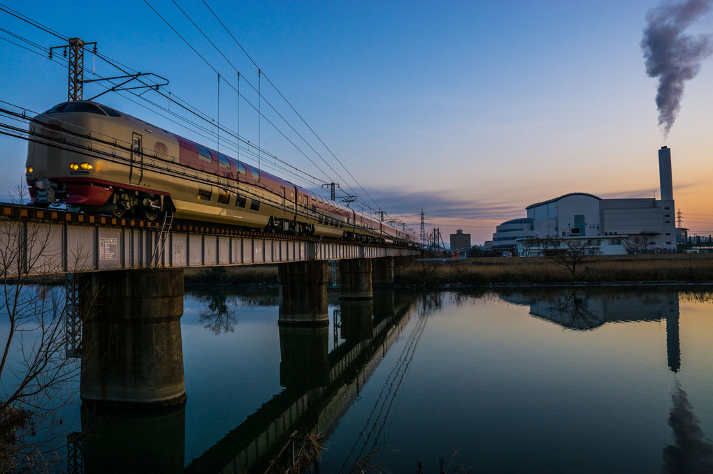 The overhead wire interferes