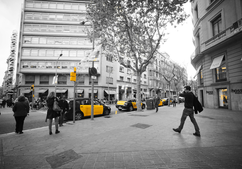 歓楽のバルセロナ～横断歩道の傍らに～