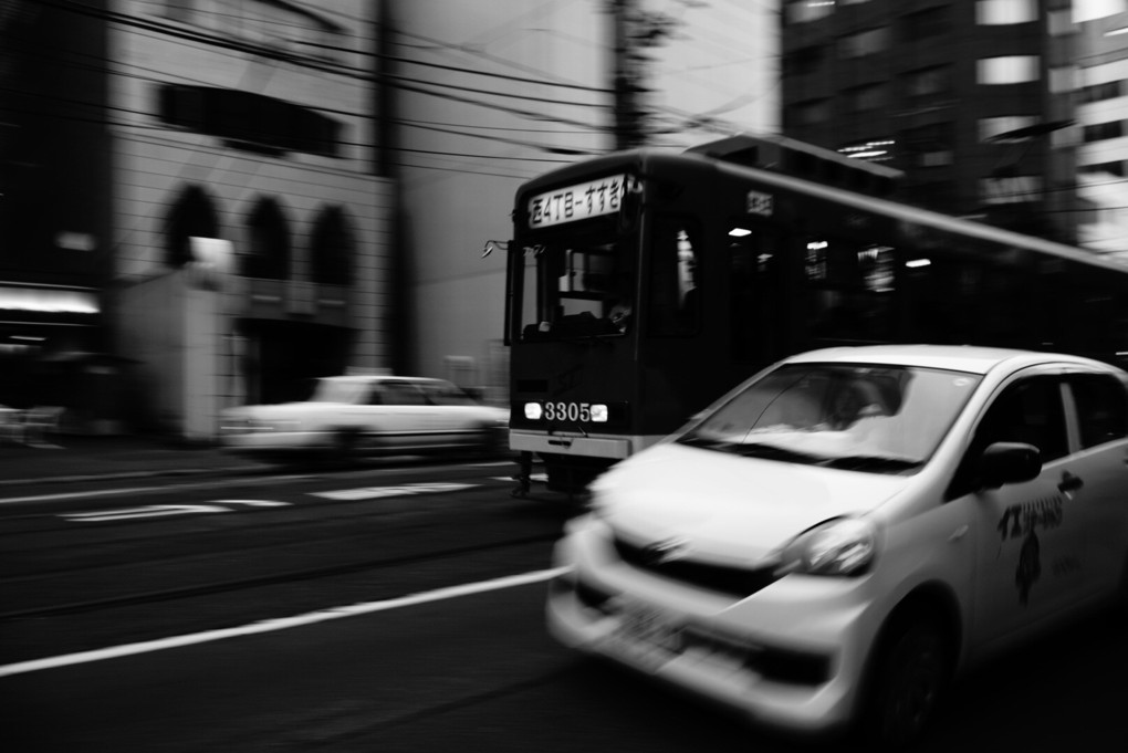 ～札幌電車通りで昭和の雰囲気のスナップ撮影・流し撮りを楽しむ～