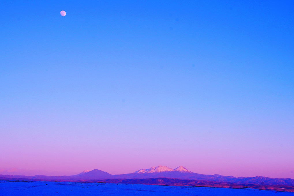 十勝の風景1779　阿寒富士と月