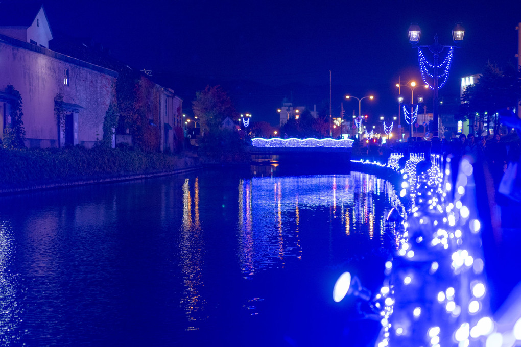 青い小樽運河