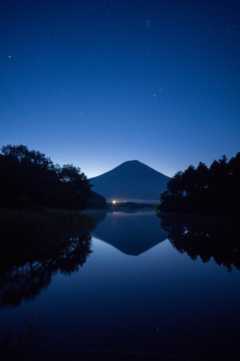 夜明けの富士山　7月