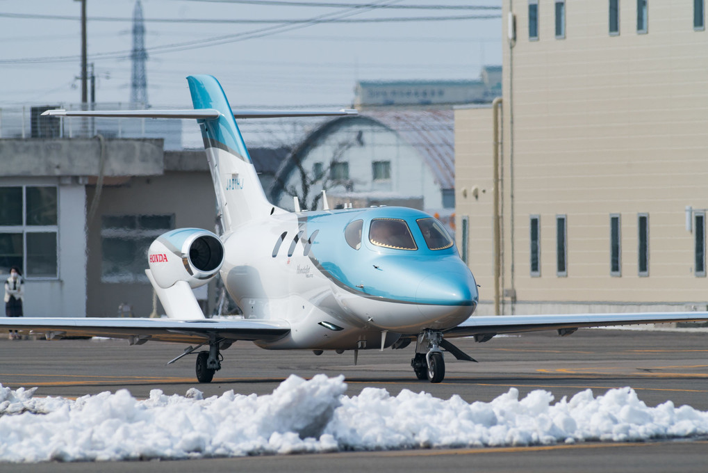 ホンダジェット福井空港初飛来