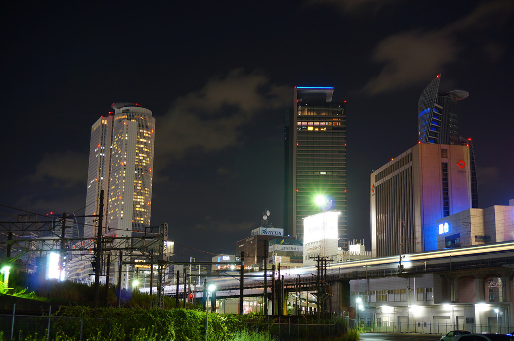名古屋の夜景と新幹線