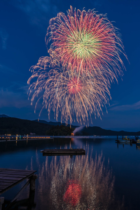 湖上の祭典 －第92回野尻湖灯ろう流し花火大会－