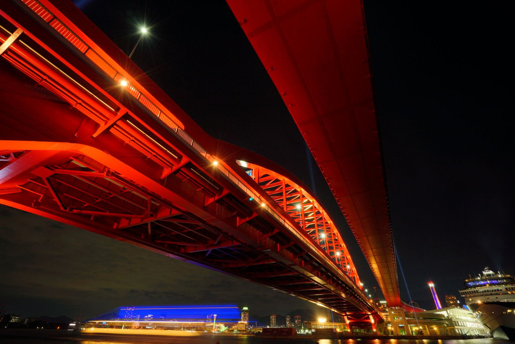 赤い橋梁