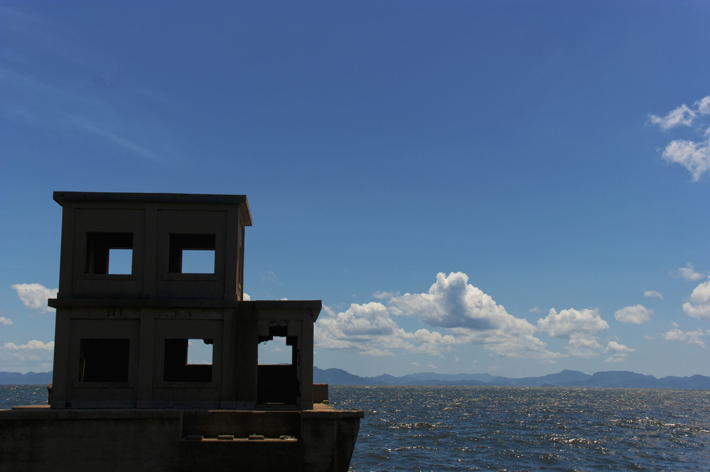 空と遺構