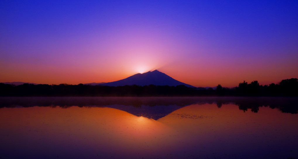 日の出直前の筑波山