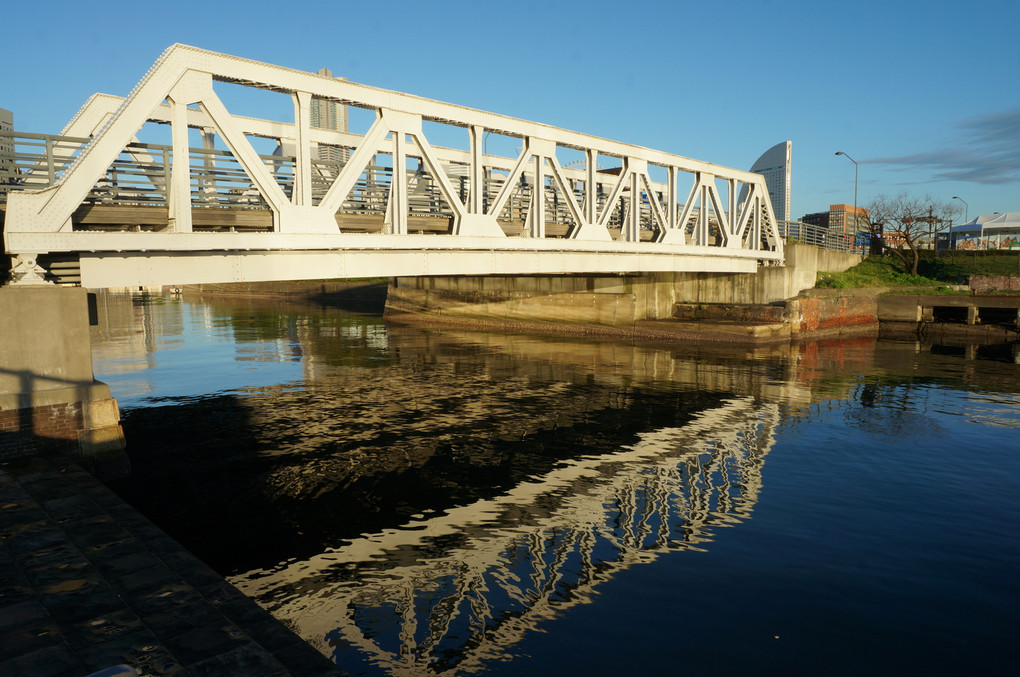 大正元年製造の新港橋梁　ポニーワーレントラス形式