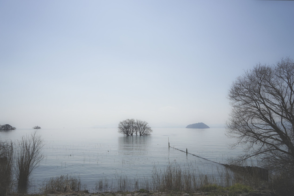 薄霧の琵琶湖