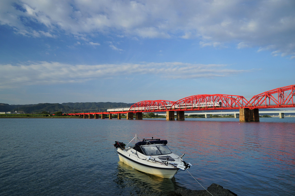 朱映えの鉄橋