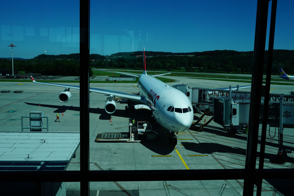 出発を待つ成田国際空港行きスイスLX160便＠チューリヒ国際空港