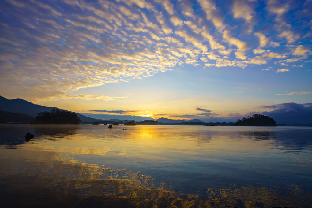 檜原湖の夜明け。