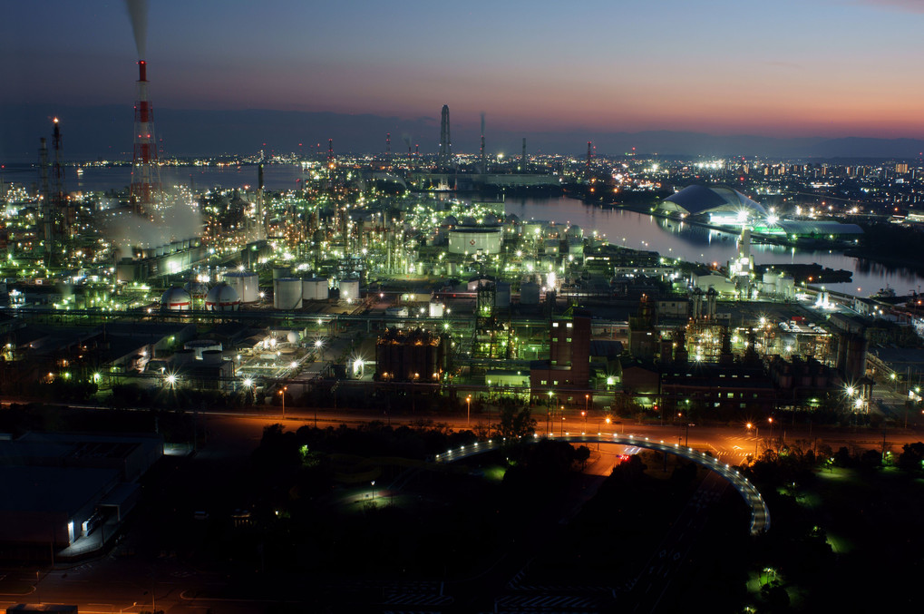 四日市港ポートビル　（三重県四日市市霞）