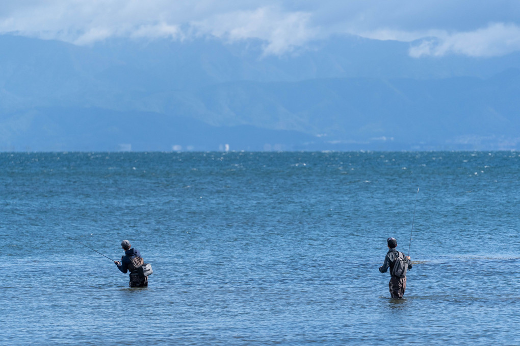 琵琶湖の釣人