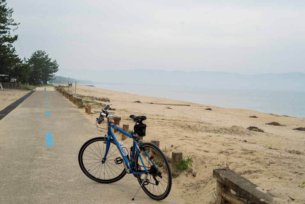 富山湾岸サイクリングコース　雨晴からコースは海沿い