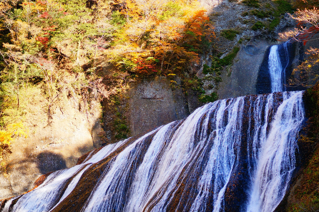 秋の袋田の滝　その１