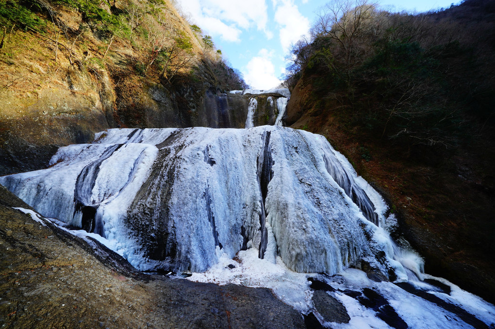 袋田の滝　７～８割凍る