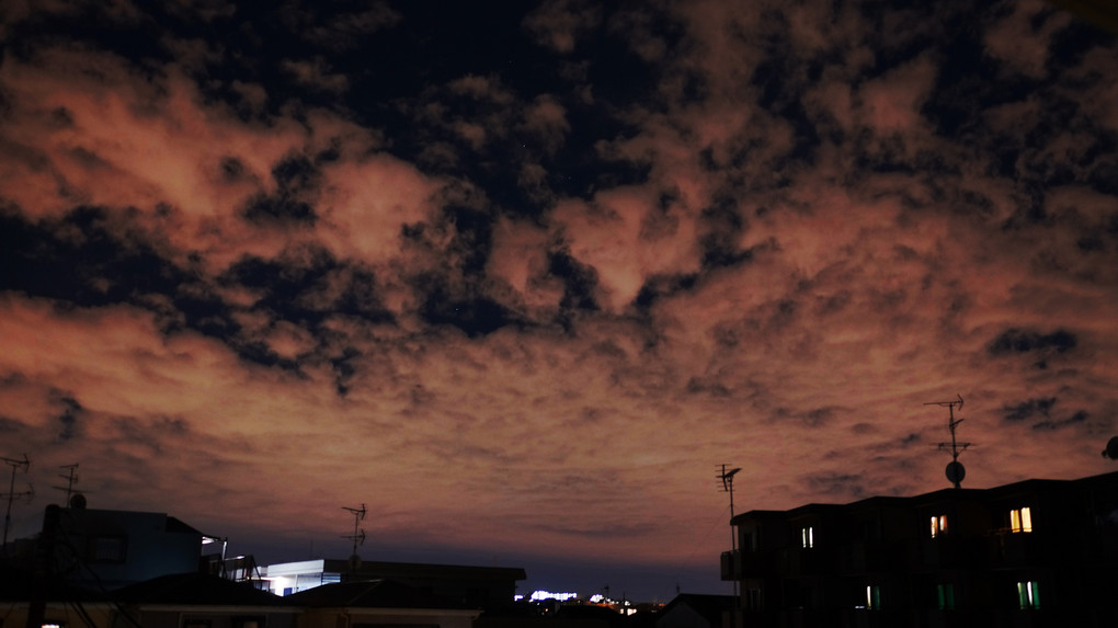 夕焼け色の夜と雲