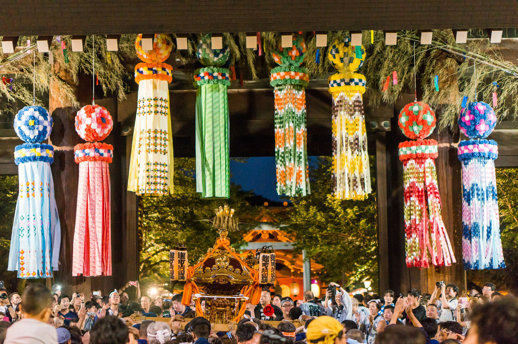 靖国神社みたままつり神輿振り