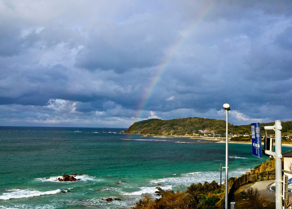 角島にかかる虹
