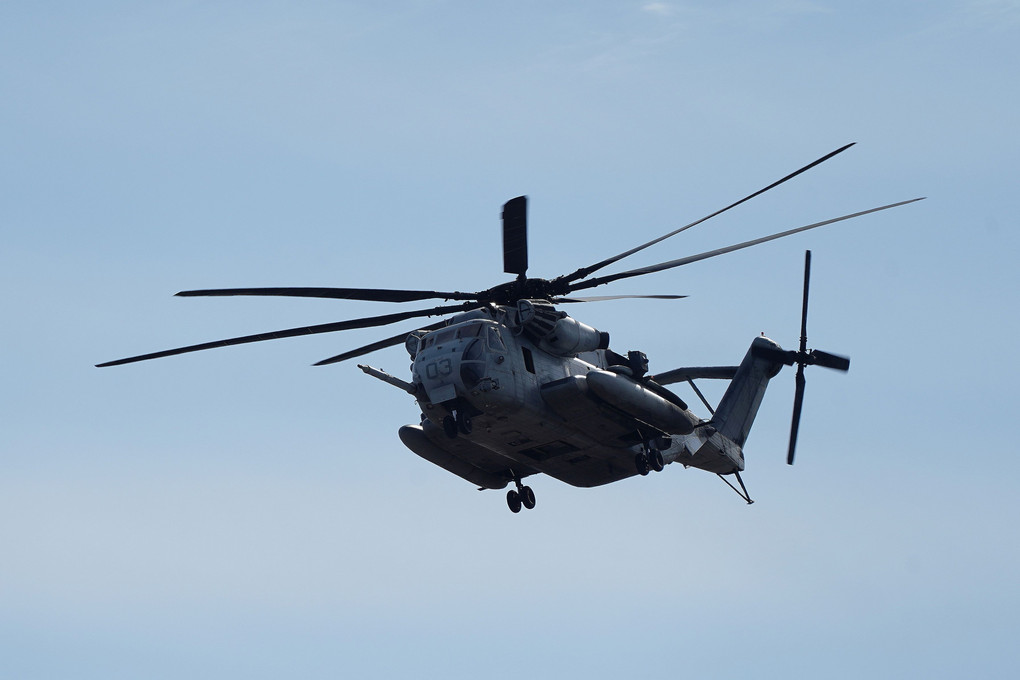 MCASイワクニ　米海兵隊　CH-53H(03-16244)シースタリオン