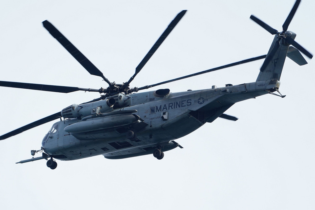 MCASイワクニ　米海兵隊　CH-53H(03-16244)シースタリオン