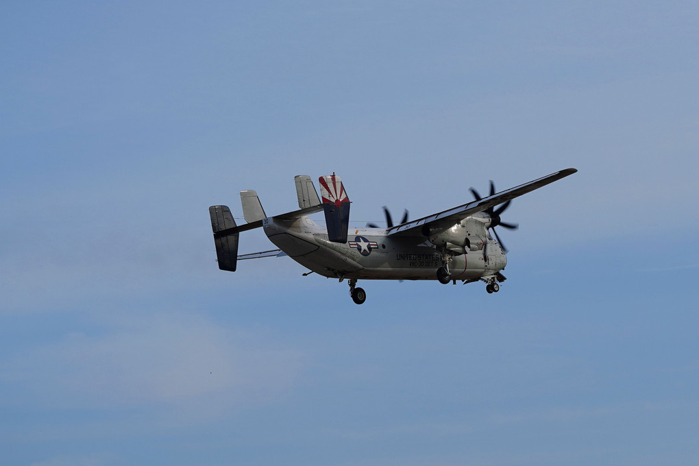 MCASイワクニ　米海軍艦載機 C-2A グレイハウンド 空母連絡機