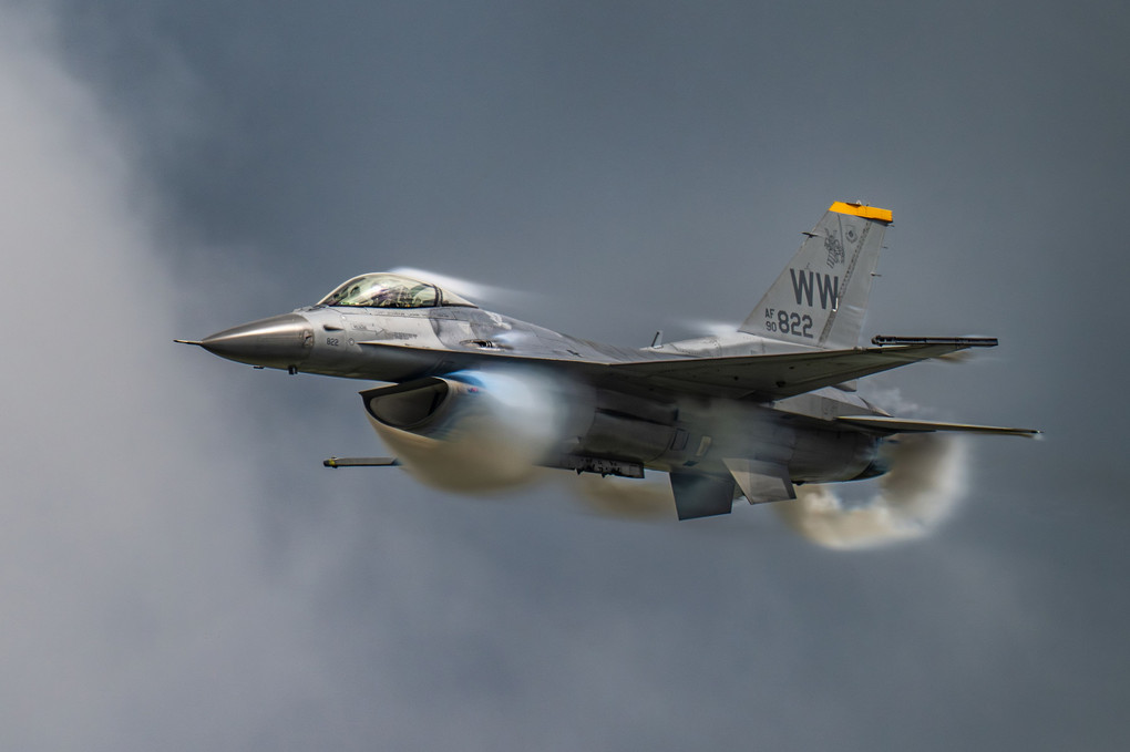 F-16機動飛行