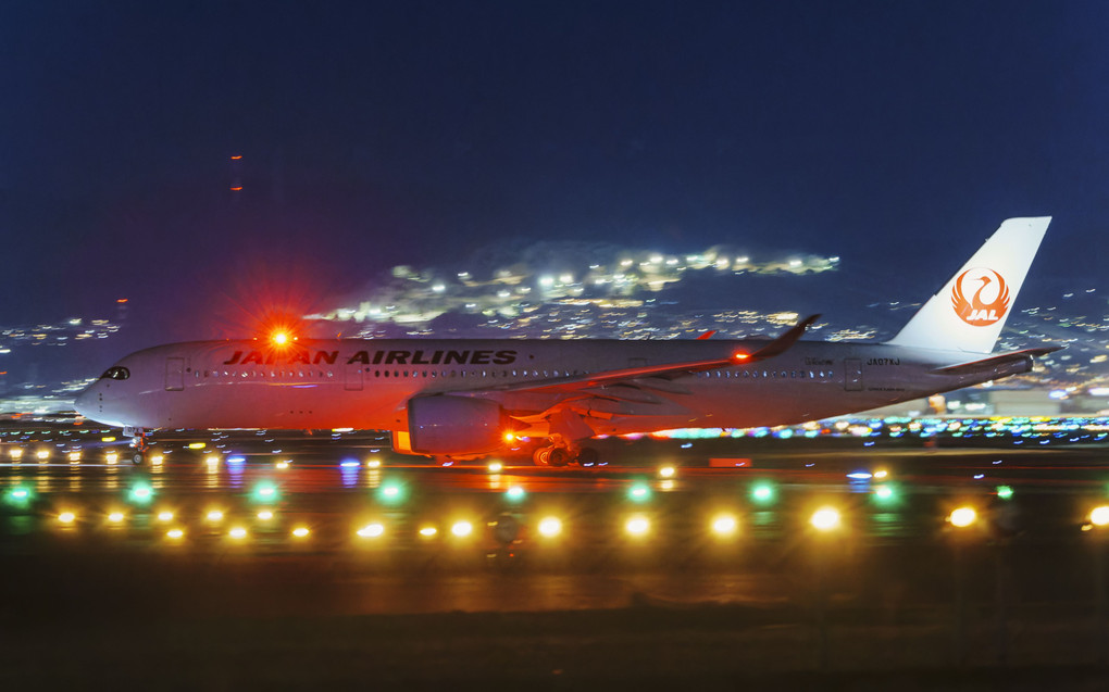 A350 Arriving ＆ Departure Flights at Itami