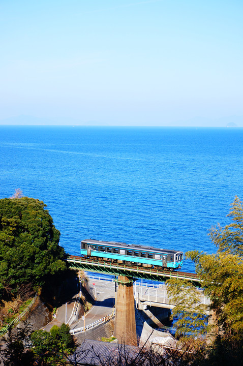 青い海・青い空・青い列車