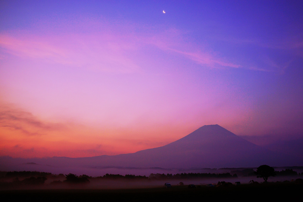 霧に浮かぶ黎明富士