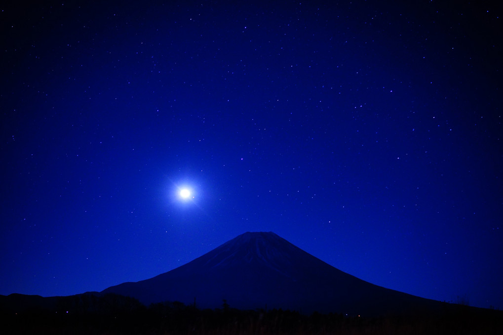 月夜の富士を撮る