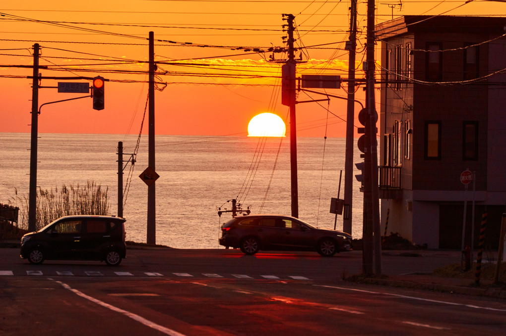 海を望む町の落陽