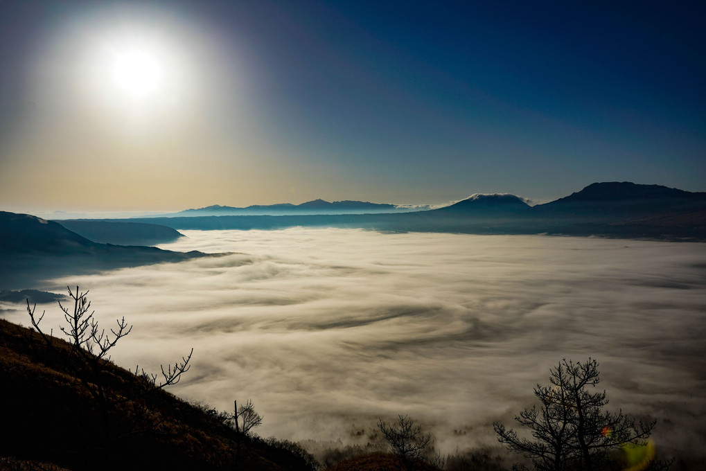 朝靄の阿蘇谷