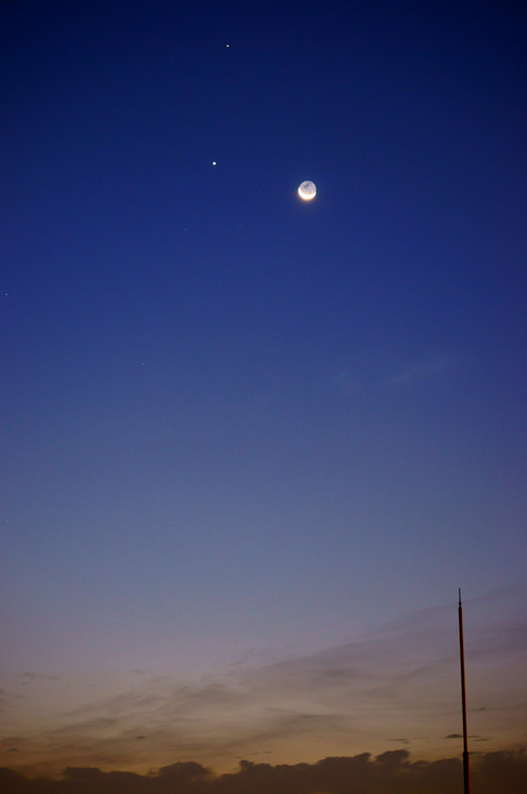 明け方の三日月と木星と火星