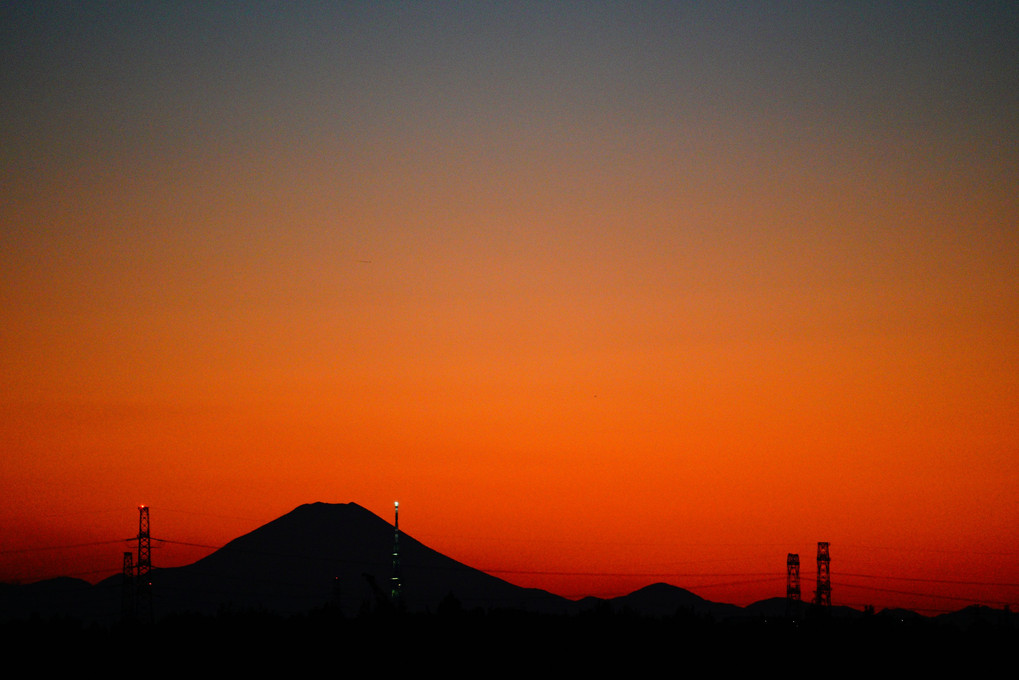 『 2024-02-12 の夕景・富士山、スカイツリー、三日月 』