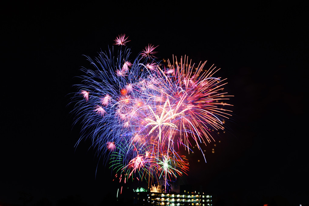 ビルの陰から　fireworks 20140726