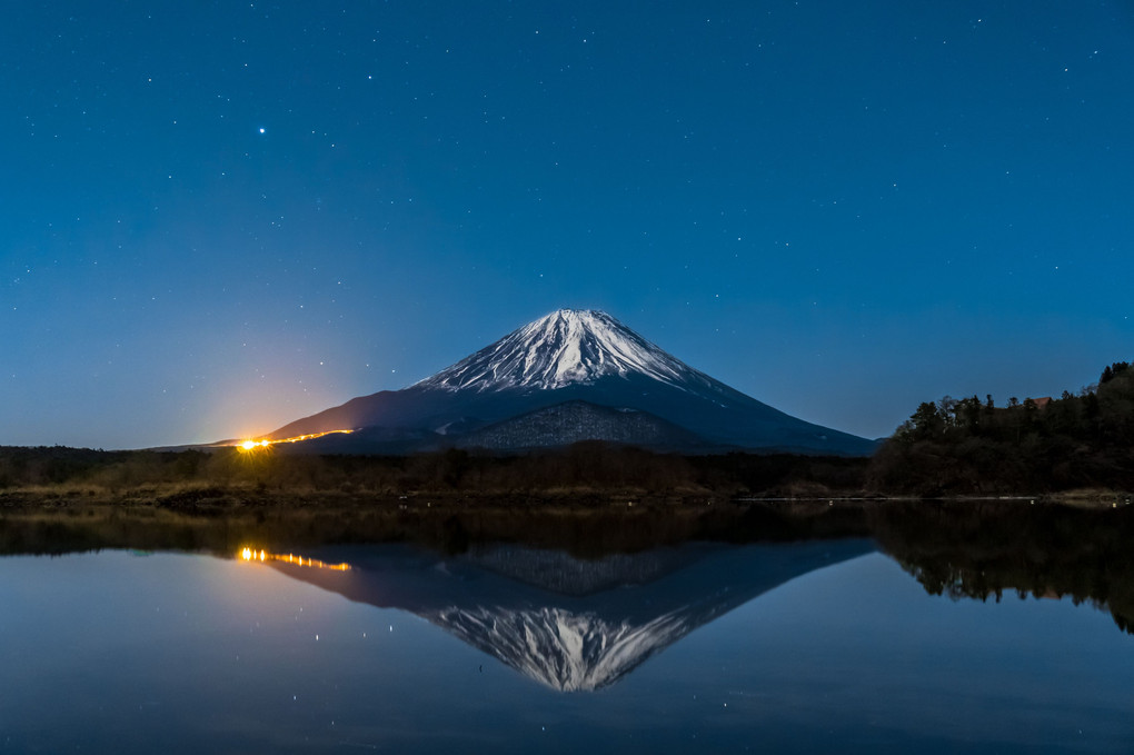 Respect for Mt. Fuji (tuki-akari)