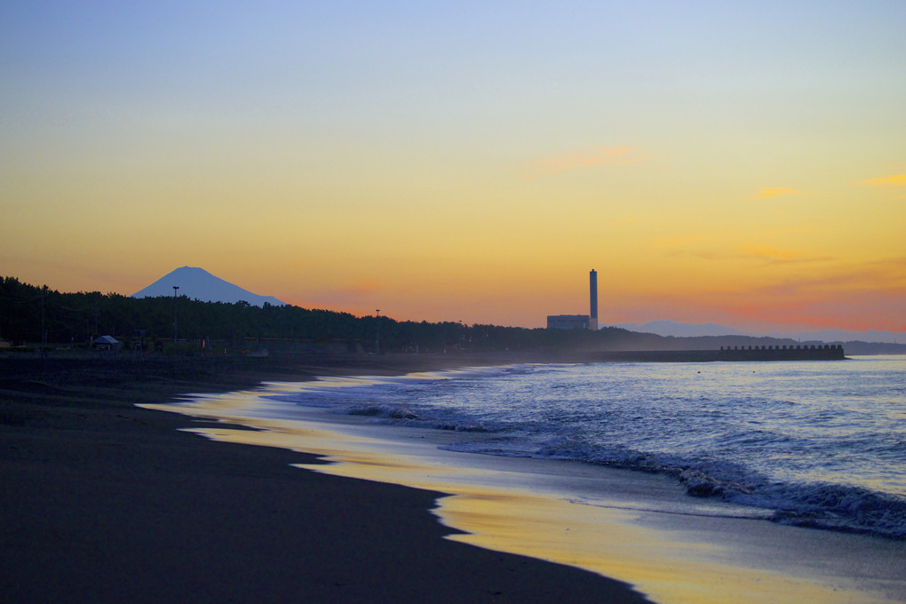 富士山と夜明け　-静波海岸-