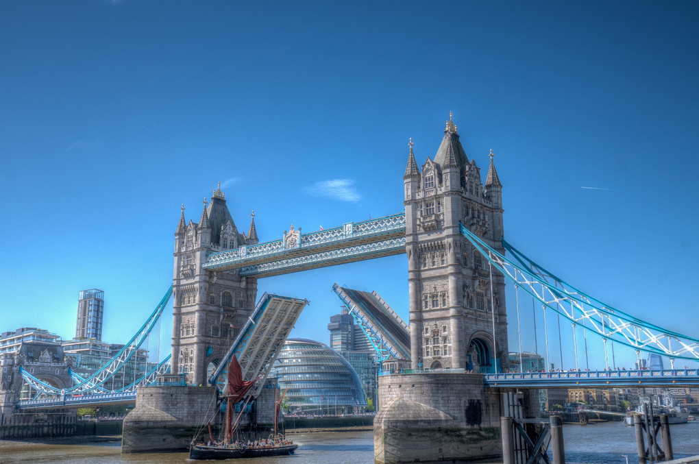 London Tower Bridge Lifting