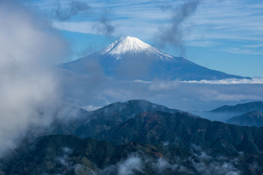 高山V字谷の朝富士