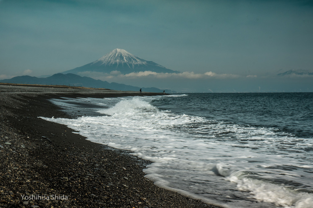 白波と富士山