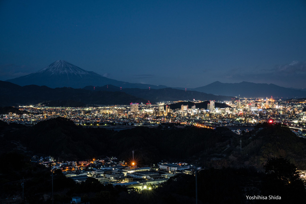 富士山と静岡市夜景
