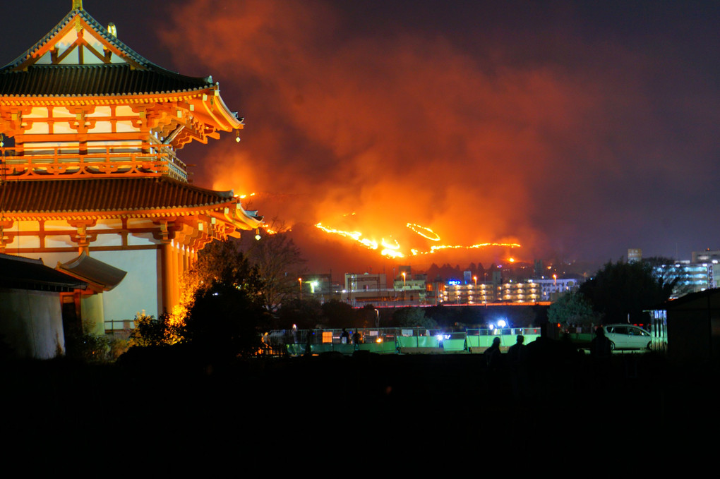 奈良・若草山の花火と山焼き
